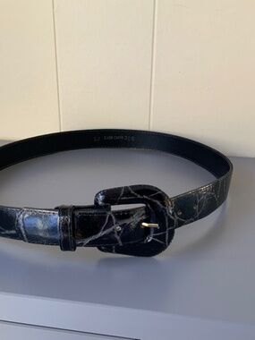 Simon Chang patent leather belt for women, size 32, black
